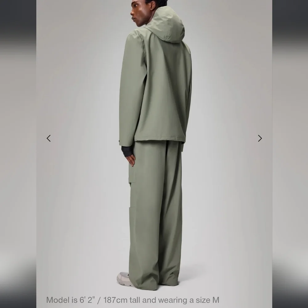 NWT! RAINS, UNISEX, Suva Hardshell Cargo Jacket, Drift, Size Medium, MSRP $285 - Picture 8 of 16